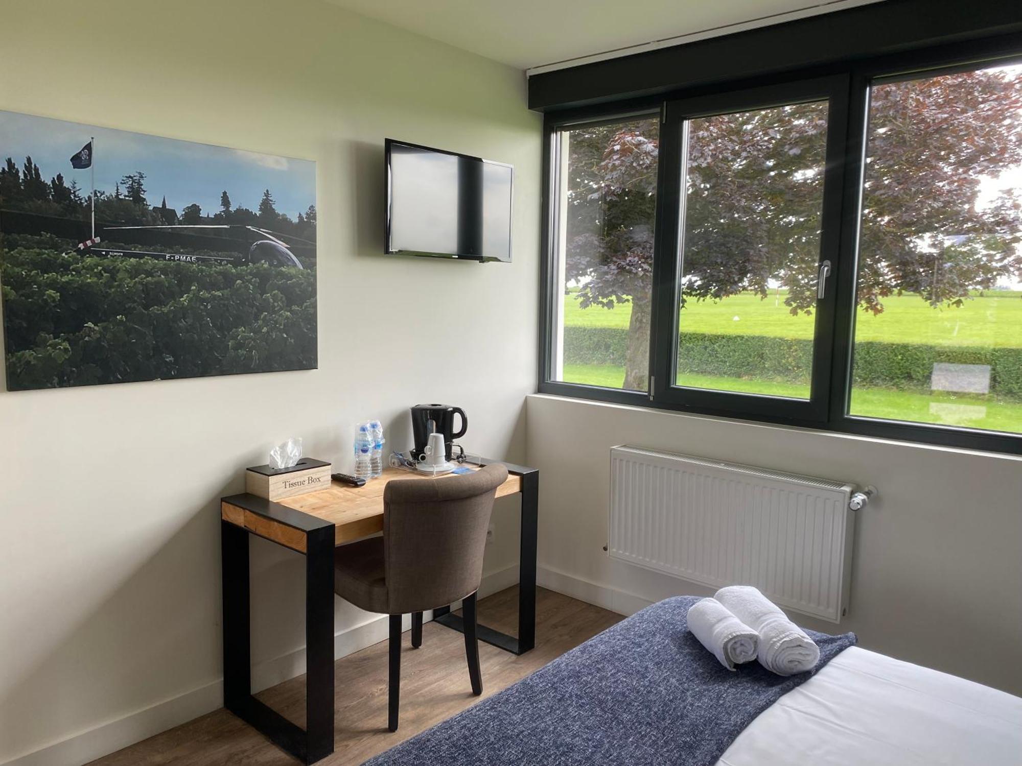 Buigny-Saint-Maclou Logis Hotel & Restaurant De L'Aerodrome De La Baie De Somme מראה חיצוני תמונה